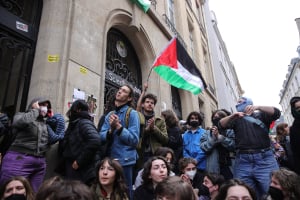 Παρίσι: Φοιτητές κατέλαβαν το πανεπιστήμιο Sciences Po, τους απομάκρυνε η αστυνομία